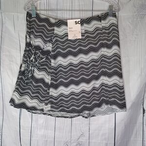 So Black and White Wave Pattern Wrap Skirt NWT